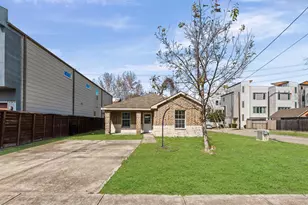 1302 Shearn St, Houston, TX 77007 - Photo 1