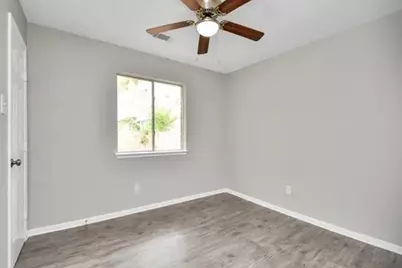 8106 Claiborne Street, Houston, TX 77078 - Photo 14