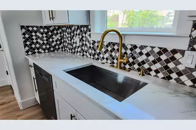 819 North Loop, Houston, TX 77022 - Photo 10