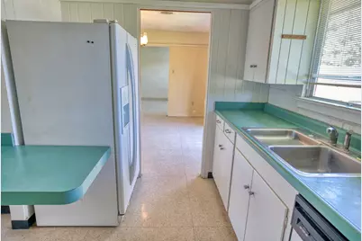 10 Palm Place, Angleton, TX 77515 - Photo 14