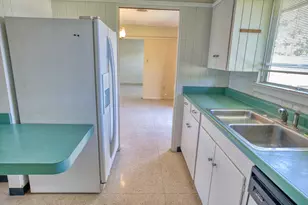 10 Palm Pl, Angleton, TX 77515 - Photo 14