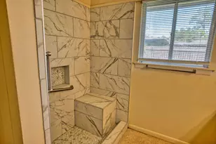 10 Palm Pl, Angleton, TX 77515 - Photo 16