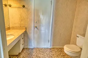 10 Palm Pl, Angleton, TX 77515 - Photo 18