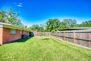 10 Palm Pl, Angleton, TX 77515 - Photo 6