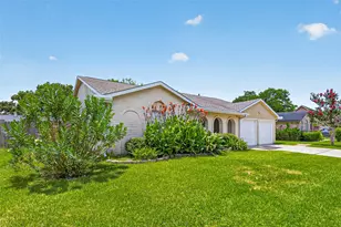 12215 Meadowdale Dr, Meadows Place, TX 77477 - Photo 2
