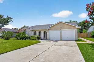 12215 Meadowdale Dr, Meadows Place, TX 77477 - Photo 4