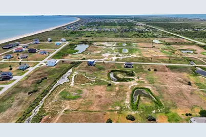 552 Hwy 87, Crystal Beach, TX 77650 - Photo 14