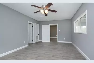 402 S 72nd Street, Houston, TX 77011 - Photo 16