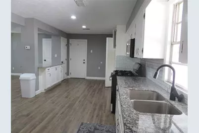 402 S 72nd Street, Houston, TX 77011 - Photo 2