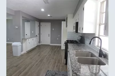 402 S 72nd Street, Houston, TX 77011 - Photo 6
