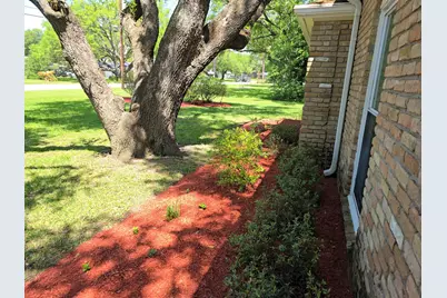 205 Hillcrest Drive, Alvin, TX 77511 - Photo 4