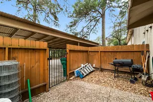 407 W Semands St, Conroe, TX 77301 - Photo 2