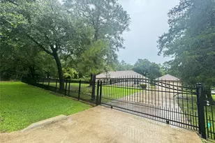 2010 Cherry Laurel Dr, Spring, TX 77386 - Photo 2