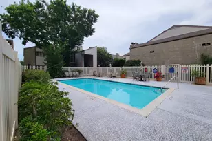 7119 N Holiday Dr, Galveston, TX 77550 - Photo 2