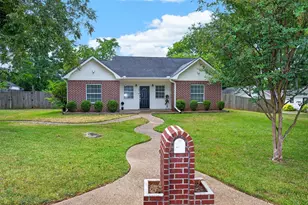 108 Viewcrest St, Crockett, TX 75835 - Photo 1