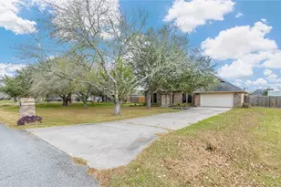 2015 Magnolia Bend, Baytown, TX 77523 - Photo 4