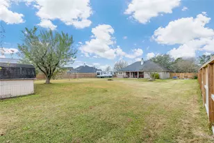 2015 Magnolia Bend, Baytown, TX 77523 - Photo 8