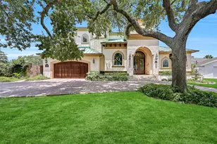 1301 Harbor View Dr, Galveston, TX 77550 - Photo 2