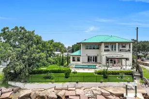 1301 Harbor View Dr, Galveston, TX 77550 - Photo 6