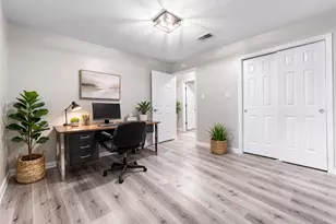 209 Summit Dr, Conroe, TX 77303 - Photo 12