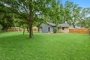 209 Summit Dr, Conroe, TX 77303 - Photo 10