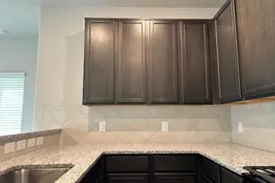 946 Luke Darrell Dr, Rosharon, TX 77583 - Photo 4