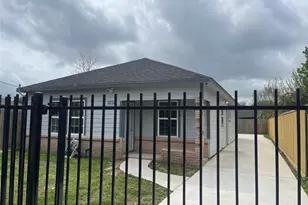 3234 Berry St, Houston, TX 77004 - Photo 2