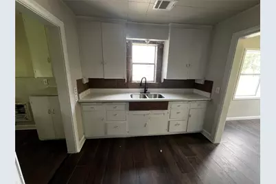 1805 E North Street, Victoria, TX 77901 - Photo 6