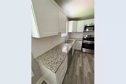 121 S Willow Street, Texas City, TX 77591 - Photo 2
