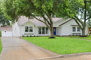 1911 Acacia St, League City, TX 77573 - Photo 2