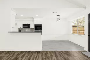 4102 Townes Forest Rd, Friendswood, TX 77546 - Photo 10