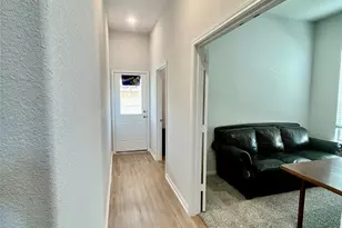 1055 Bluebonnet Trl, Bellville, TX 77418 - Photo 2