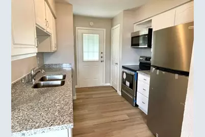 1914 Larrabee Street #3, Seabrook, TX 77586 - Photo 6