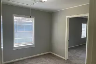 905 N Arcola St, Angleton, TX 77515 - Photo 8
