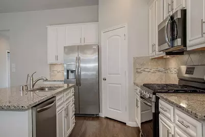 14215 Irvine Ranch Trail, Conroe, TX 77384 - Photo 8