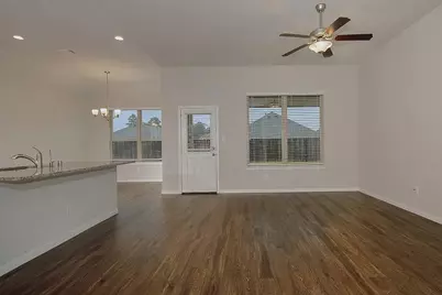 14215 Irvine Ranch Trail, Conroe, TX 77384 - Photo 6