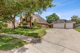 3902 Misty Morn Ln, Sugar Land, TX 77479 - Photo 2