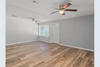 5427 Willow Glen Drive, Houston, TX 77033 - Photo 4