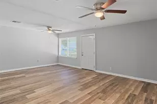 5427 Willow Glen Dr, Houston, TX 77033 - Photo 4