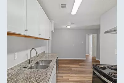 5427 Willow Glen Drive, Houston, TX 77033 - Photo 8