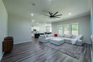 31302 Raleigh Creek Dr, Tomball, TX 77375 - Photo 2