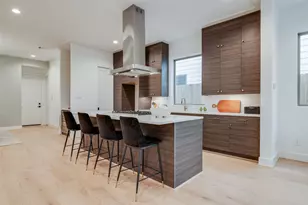 1312 Castle Ct, Houston, TX 77006 - Photo 6