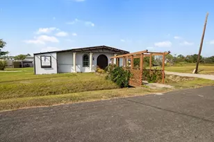 311 Bayside Dr, Anahuac, TX 77514 - Photo 2