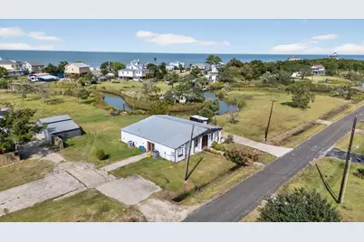 311 Bayside Drive, Anahuac, TX 77514 - Photo 4
