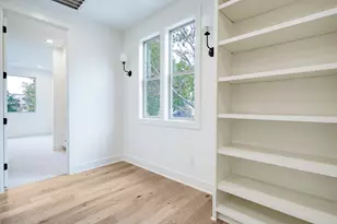 2031 Saxon Dr, Houston, TX 77018 - Photo 16
