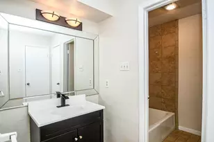 9360 Briar Forest Dr, Houston, TX 77063 - Photo 8