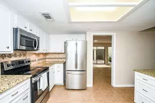 9360 Briar Forest Dr, Houston, TX 77063 - Photo 20
