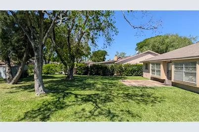 11403 Spring Grove Drive, Houston, TX 77099 - Photo 20