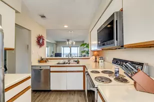 7700 Seawall Blvd, Galveston, TX 77551 - Photo 16