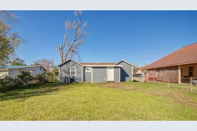 207 E Bernard Street, Clute, TX 77531 - Photo 24